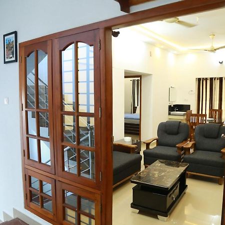Down Town Holidays Thiruvananthapuram Екстериор снимка